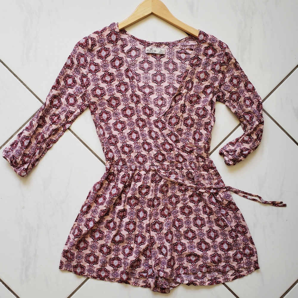 Hollister 💜 Boho Geometric Pink Romper Surplice